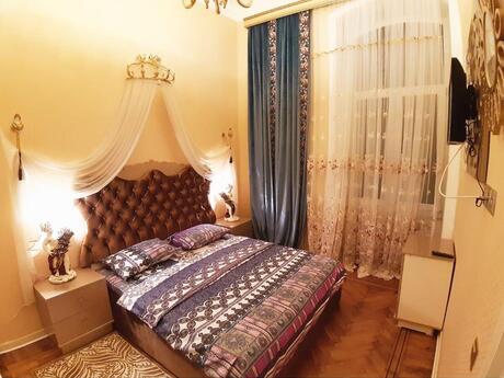 Elan №6173287 - Bakı, Sahil m., 3 otaqlı, 85 m², 2/5 mərtəbə