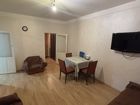 2 otaqlı köhnə tikili - Azadlıq Prospekti m. - 45 m²
