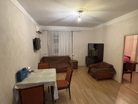 2 otaqlı köhnə tikili - Azadlıq Prospekti m. - 45 m²