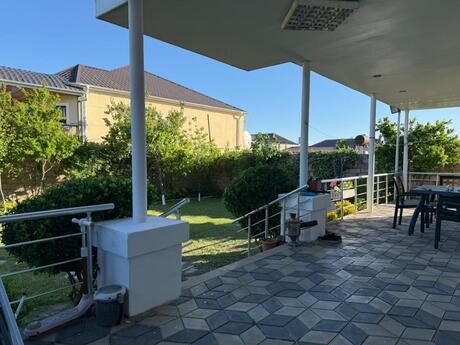 6 otaqlı həyət evi/bağ evi - Buzovna q. - 260 m²