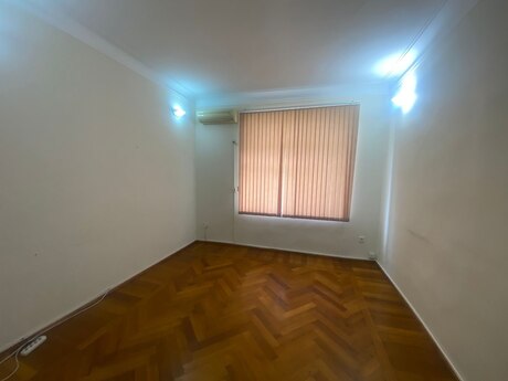 Elan №6173603 - Bakı, Sahil m., 3 otaqlı, 105 m², 3/4 mərtəbə