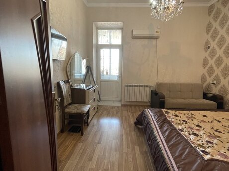 3 otaqlı köhnə tikili - Bayıl q. - 70 m²