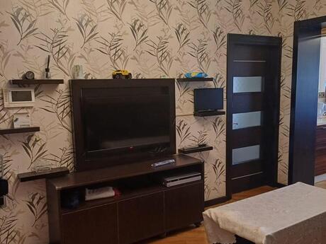 Elan №6174899 - Bakı, Həzi Aslanov q., 3 otaqlı, 80 m², 4/5 mərtəbə