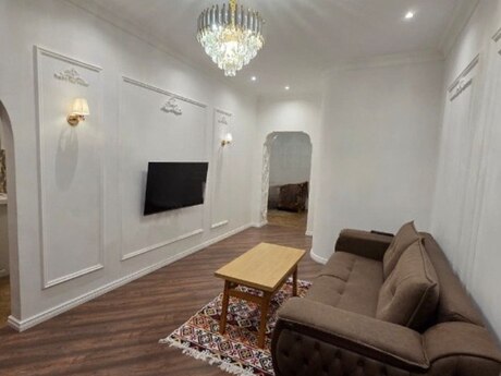 Elan №6176085 - Bakı, 8 Noyabr m., 2 otaqlı, 70 m², 15/18 mərtəbə