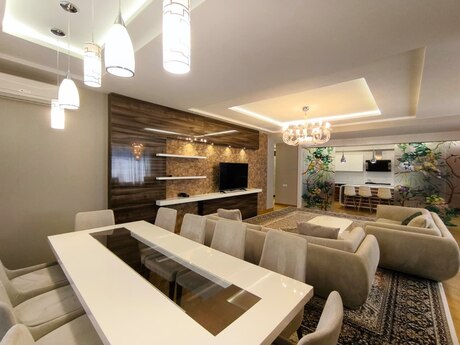 Elan №6176103 - Bakı, 28 May m., 4 otaqlı, 185 m², 14/18 mərtəbə