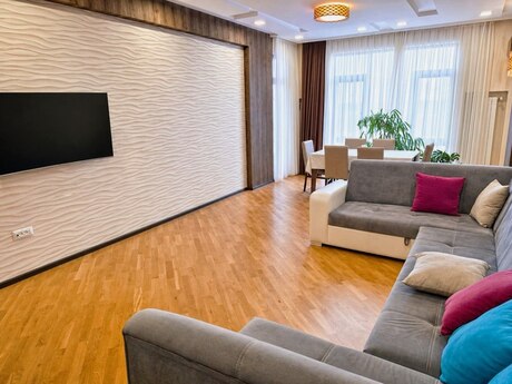 Elan №6176543 - Bakı, Gənclik m., 3 otaqlı, 150 m², 17/18 mərtəbə