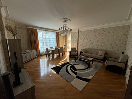 3-room apartment for rent, 135 m², Nizami: 1 500 ₼/mo 2
