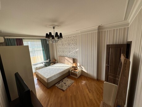 3-room apartment for rent, 135 m², Nizami: 1 500 ₼/mo 5