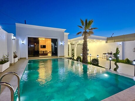 5 otaqlı həyət evi/bağ evi - Mərdəkan q. - 225 m²