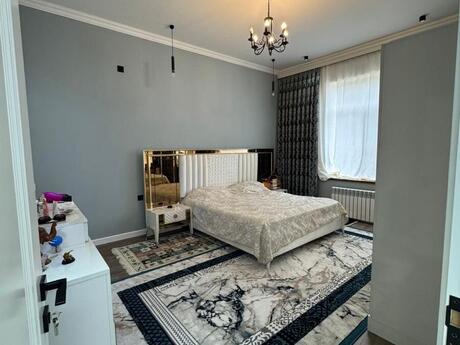 4 otaqlı həyət evi/bağ evi - Novxanı q. - 196 m²