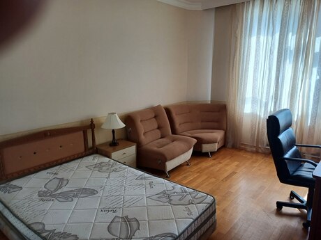 Kirayə 4 otaqlı mənzil, 220 m², 28 May: 1 500 ₼/ay 4