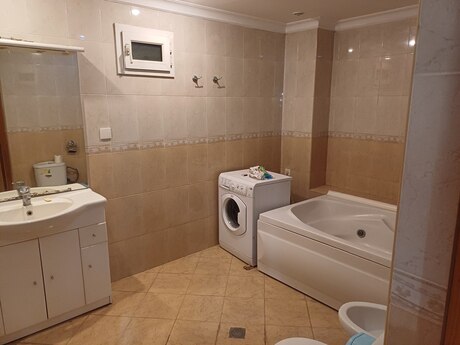 Kirayə 3 otaqlı mənzil, 120 m², 28 May: 1 500 ₼/ay 3