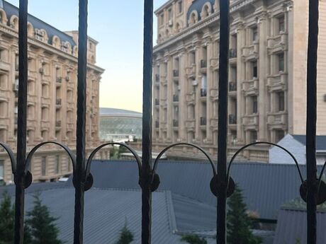 Elan №6178728 - Bakı, Bayıl q., 3 otaqlı, 100 m², 2/5 mərtəbə