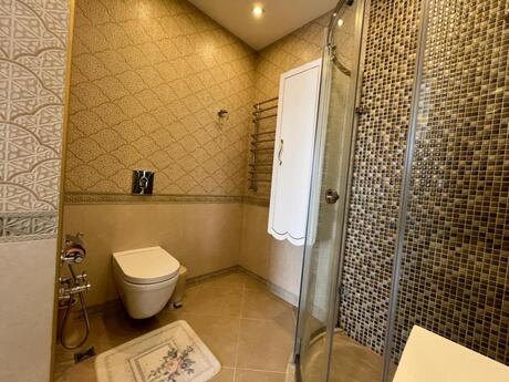 5 otaqlı mənzil, 260 m², 28 May: 740 000 ₼ 5