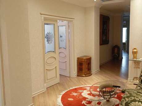 4 otaqlı mənzil, 205 m², 28 May: 550 000 ₼ 2