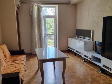 Elan №6178821 - Bakı, Nizami m., 2 otaqlı, 55 m², 3/5 mərtəbə