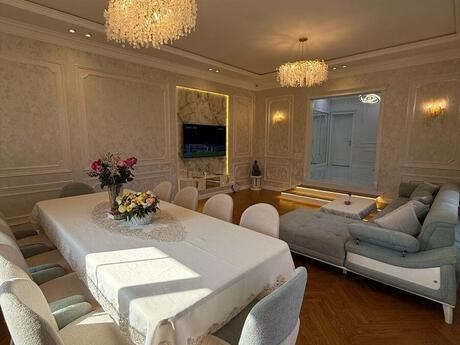 5 otaqlı həyət evi/bağ evi - Mərdəkan q. - 310 m²
