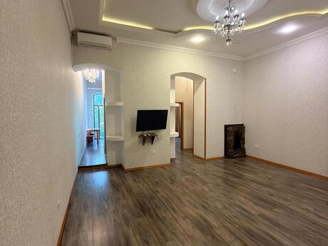 Elan №6073340 - Bakı, Sahil m., 3 otaqlı, 110 m², 2/3 mərtəbə