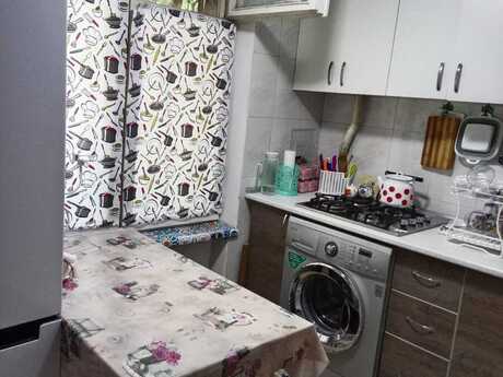3 otaqlı köhnə tikili - İnşaatçılar m. - 70 m²