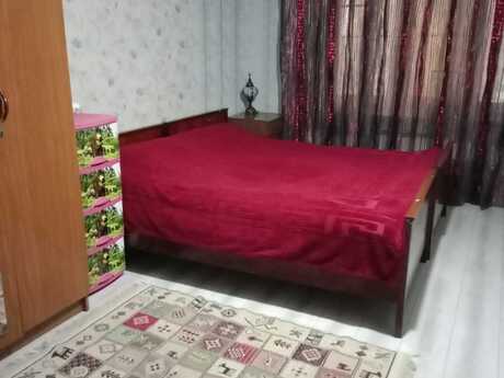 3 otaqlı köhnə tikili - İnşaatçılar m. - 70 m²