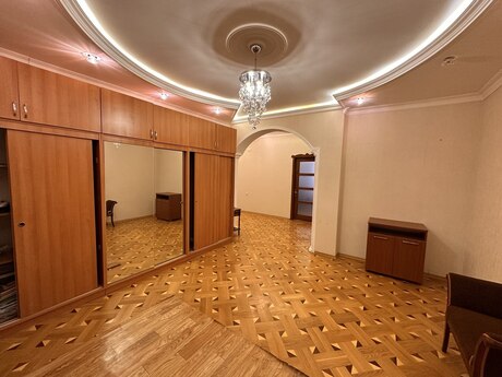3-комнатная квартира, 140 м², İnşaatçılar: 360 000 ₼ 2