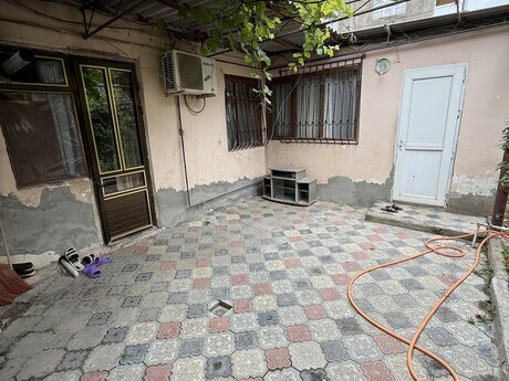 7 otaqlı həyət evi/bağ evi - Avtovağzal m. - 200 m²