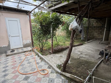 7 otaqlı həyət evi/bağ evi - Avtovağzal m. - 200 m²