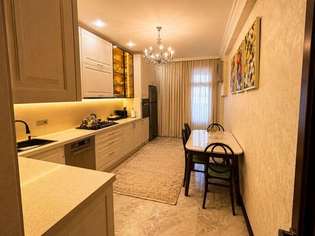Elan №6180643 - Bakı, Nəriman Nərimanov m., 4 otaqlı, 165 m², 9/17 mərtəbə
