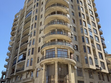 4-комнатная квартира, 220 м², İçəri Şəhər: 690 000 ₼ 2