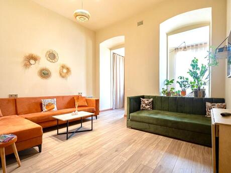 3 otaqlı köhnə tikili - İçəri Şəhər m. - 100 m²