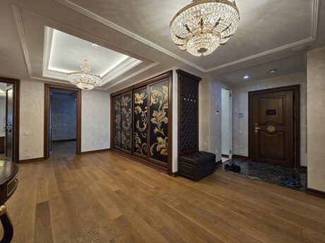 3-room apartment for rent, 210 m², İçəri Şəhər: 4 000 ₼/mo 5
