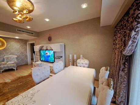 4-комн. новостройка - м. 28 мая - 220 м²