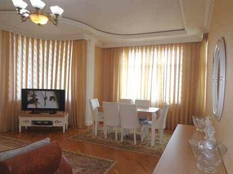 4 otaqlı mənzil, 190 m², Elmlər Akademiyası: 530 000 ₼ 2
