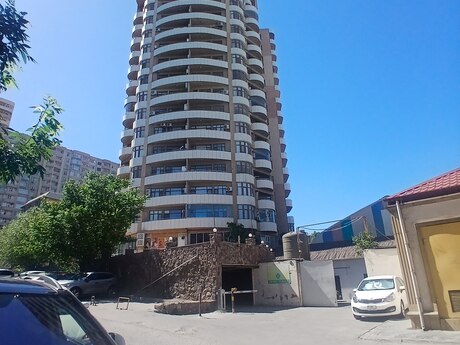 м. Элмляр Академиясы