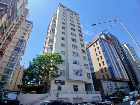 Elmlər Akademiyası m.
