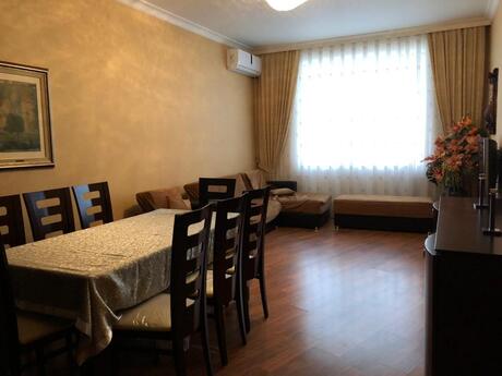 3-room apartment for rent, 120 m², Badamdar: 800 ₼/mo 2
