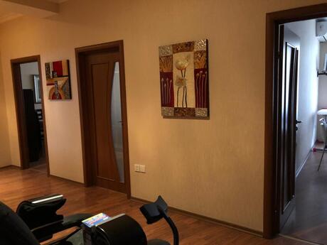 3-room apartment for rent, 120 m², Badamdar: 800 ₼/mo 4