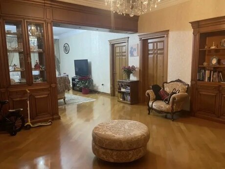 Elan №6184187 - Bakı, Elmlər Akademiyası m., 3 otaqlı, 161.3 m², 7/17 mərtəbə