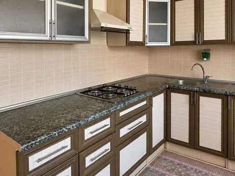 5 otaqlı köhnə tikili - Yeni Günəşli q. - 110 m²
