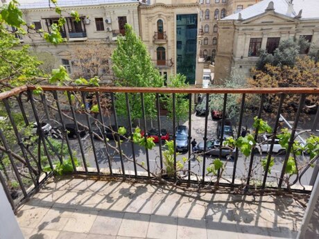 Объявление №6184812 - Баку, м. 28 мая, 2-комн., 60 м², 3/5 этаж