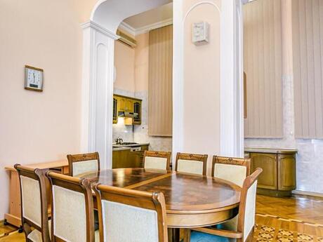 4 otaqlı köhnə tikili - İçəri Şəhər m. - 180 m²