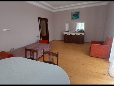 6 otaqlı həyət evi/bağ evi - Novxanı q. - 360 m²