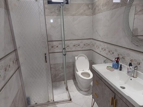 6 otaqlı həyət evi/bağ evi - Novxanı q. - 360 m²