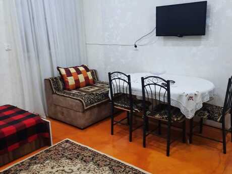 Elan №6186553 - Bakı, 28 May m., 1 otaqlı, 50 m², 1/2 mərtəbə