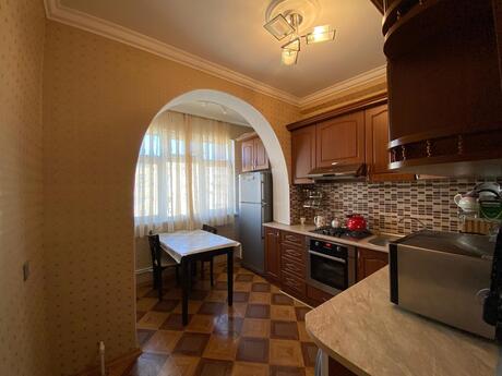 3 otaqlı köhnə tikili - 8 Noyabr m. - 85 m²