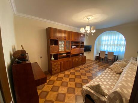 3 otaqlı köhnə tikili - 8 Noyabr m. - 85 m²