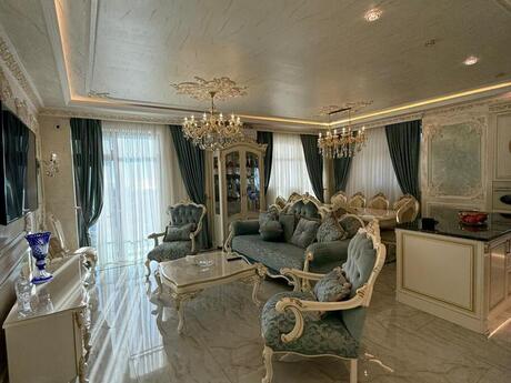 3-комн. новостройка - м. 8 ноября - 148 м²