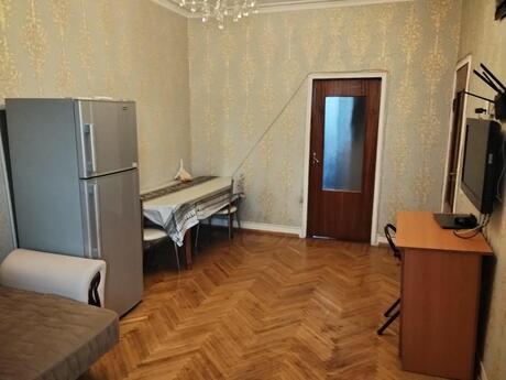 2 otaqlı köhnə tikili - Memar Əcəmi m. - 52 m²