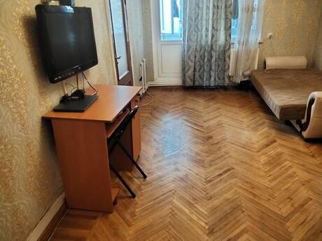 2 otaqlı köhnə tikili - Memar Əcəmi m. - 52 m²