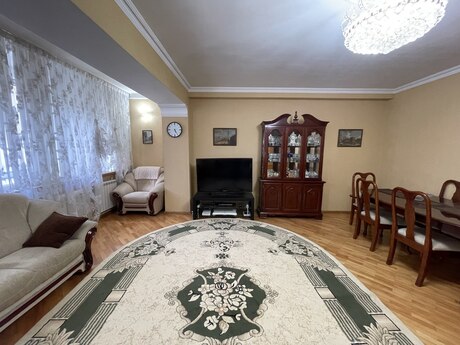 3-комн. вторичка - м. 28 мая - 100 м²